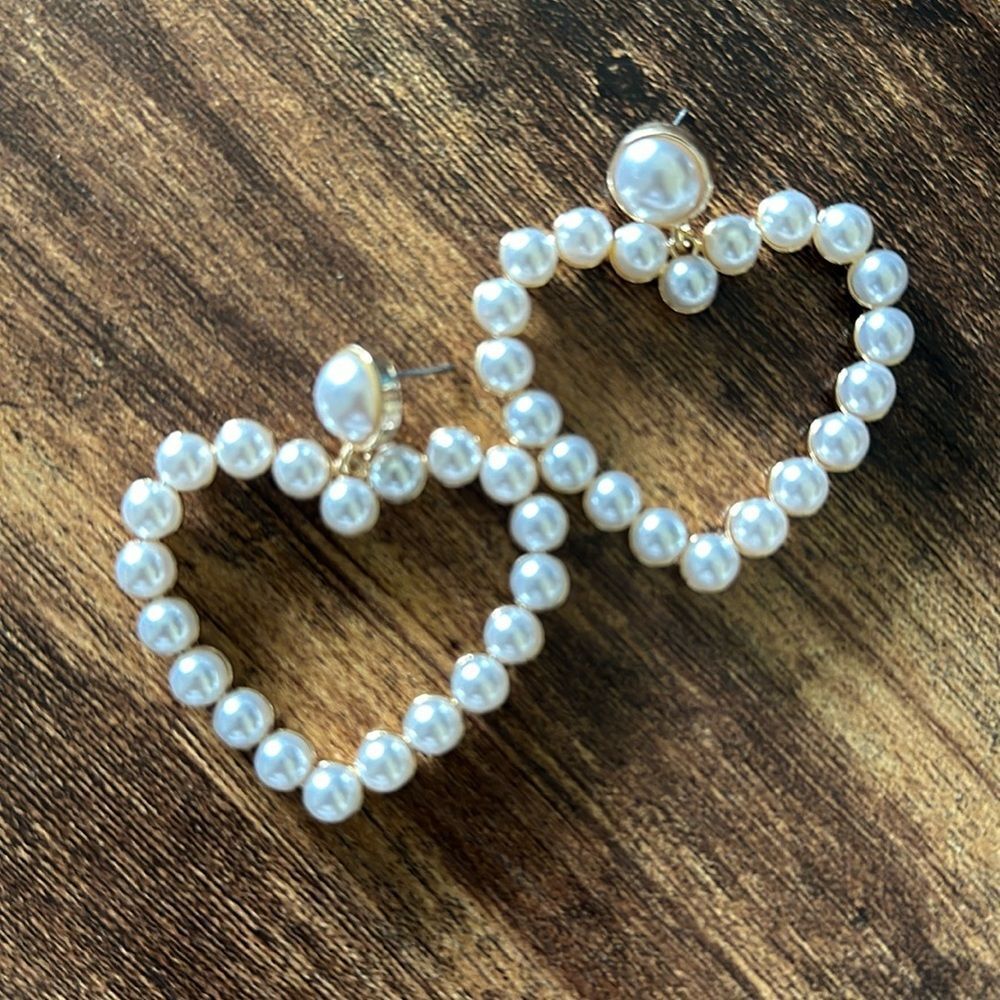 Pearl heart earrings